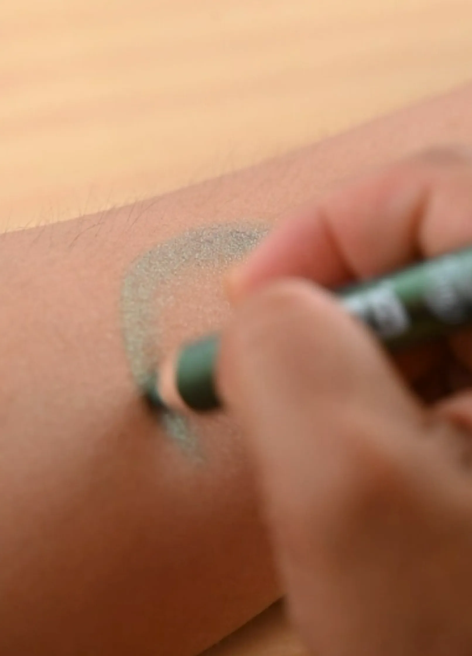 namaki-crayon-maquillage-paillet-vert-l-unit-crayon-enfant image 3