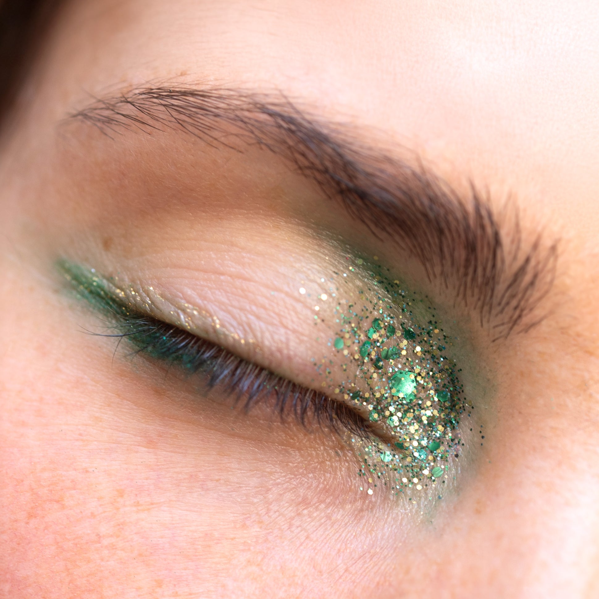si-si-la-paillette-poison-simone-paillettes-vert-et-or-visage-corps-et-cheveux image 2