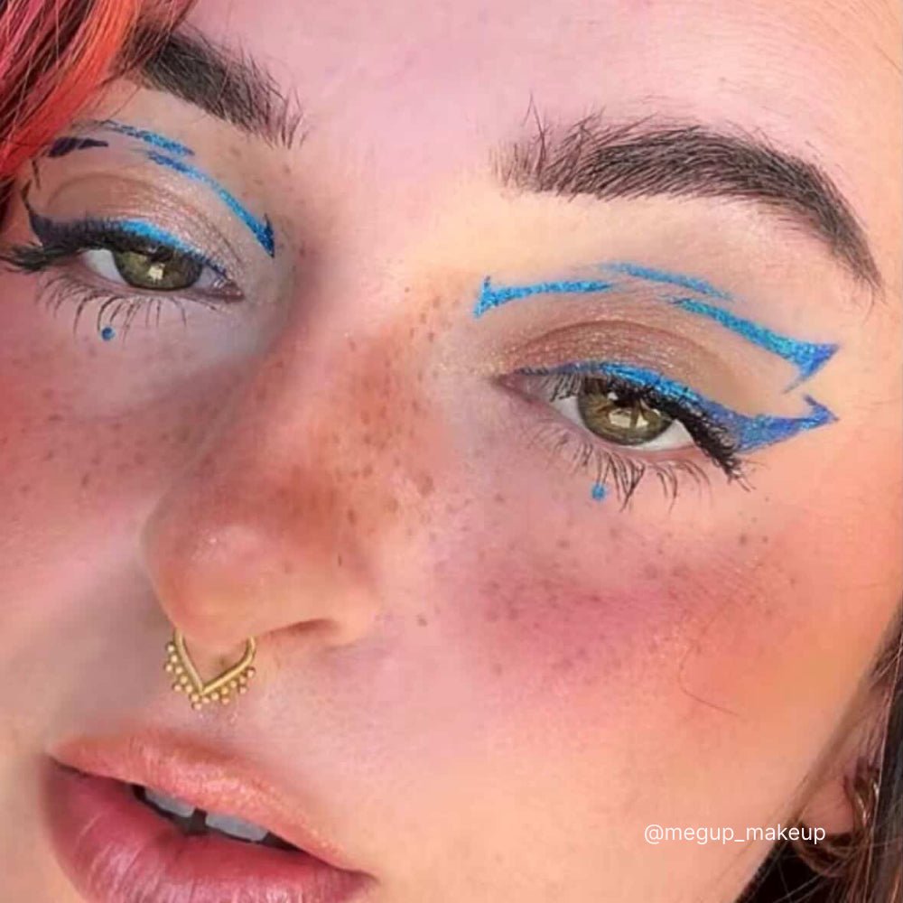 si-si-la-paillette-eyeliner-paillet-bleu-lectrique-fini-m-tallique-duochrome image 8