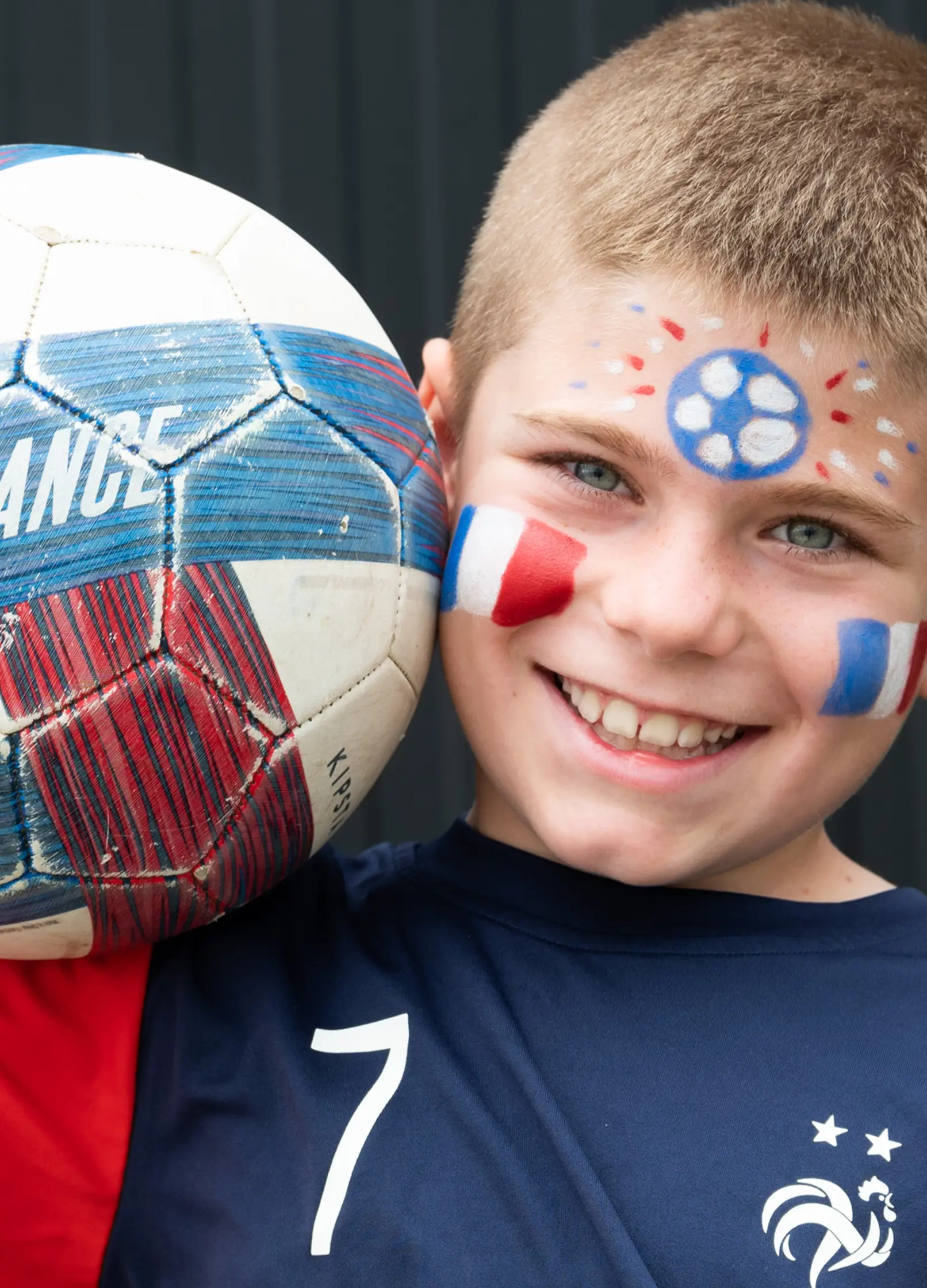 namaki-supporter-bleu-blanc-rouge-3-crayons-maquillage-enfant image 3