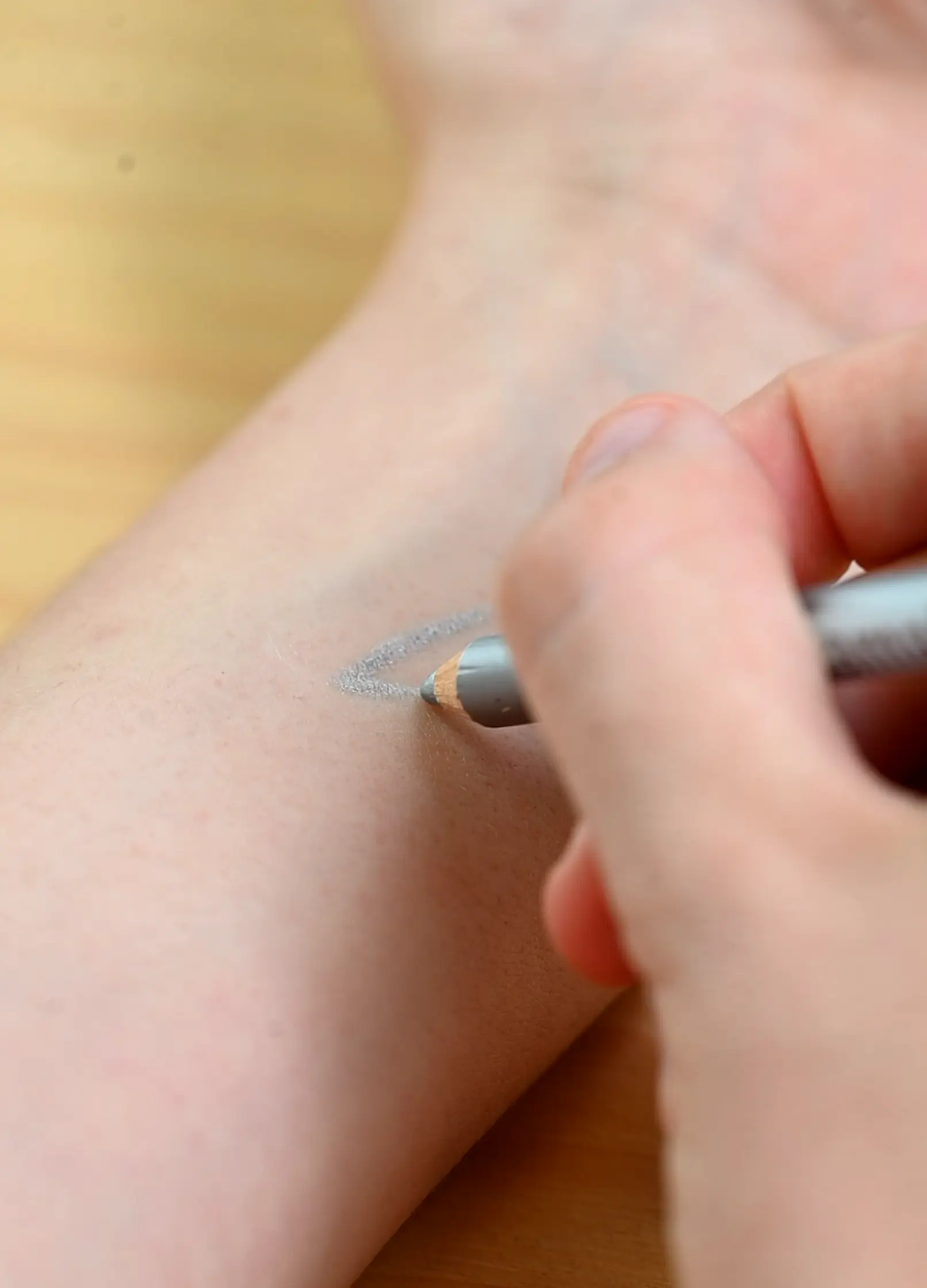 namaki-crayon-maquillage-fin-enfant-argent image 3