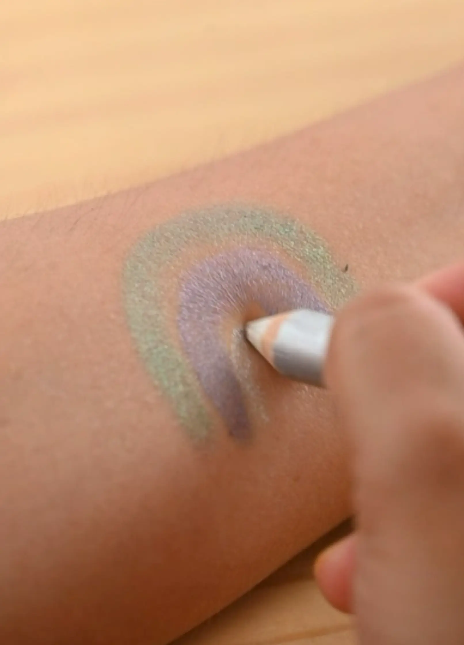 namaki-crayon-maquillage-paillettes-enfants-argent image 3