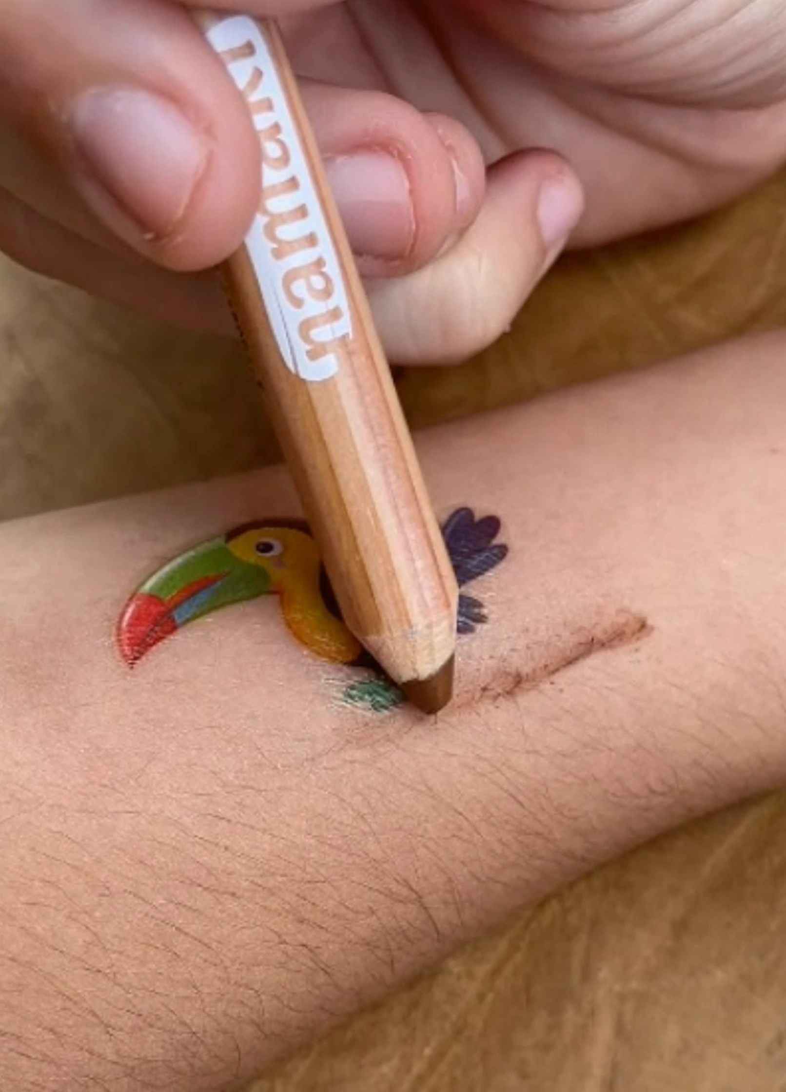 namaki-crayon-maquillage-enfant-jumbo-marron image 3