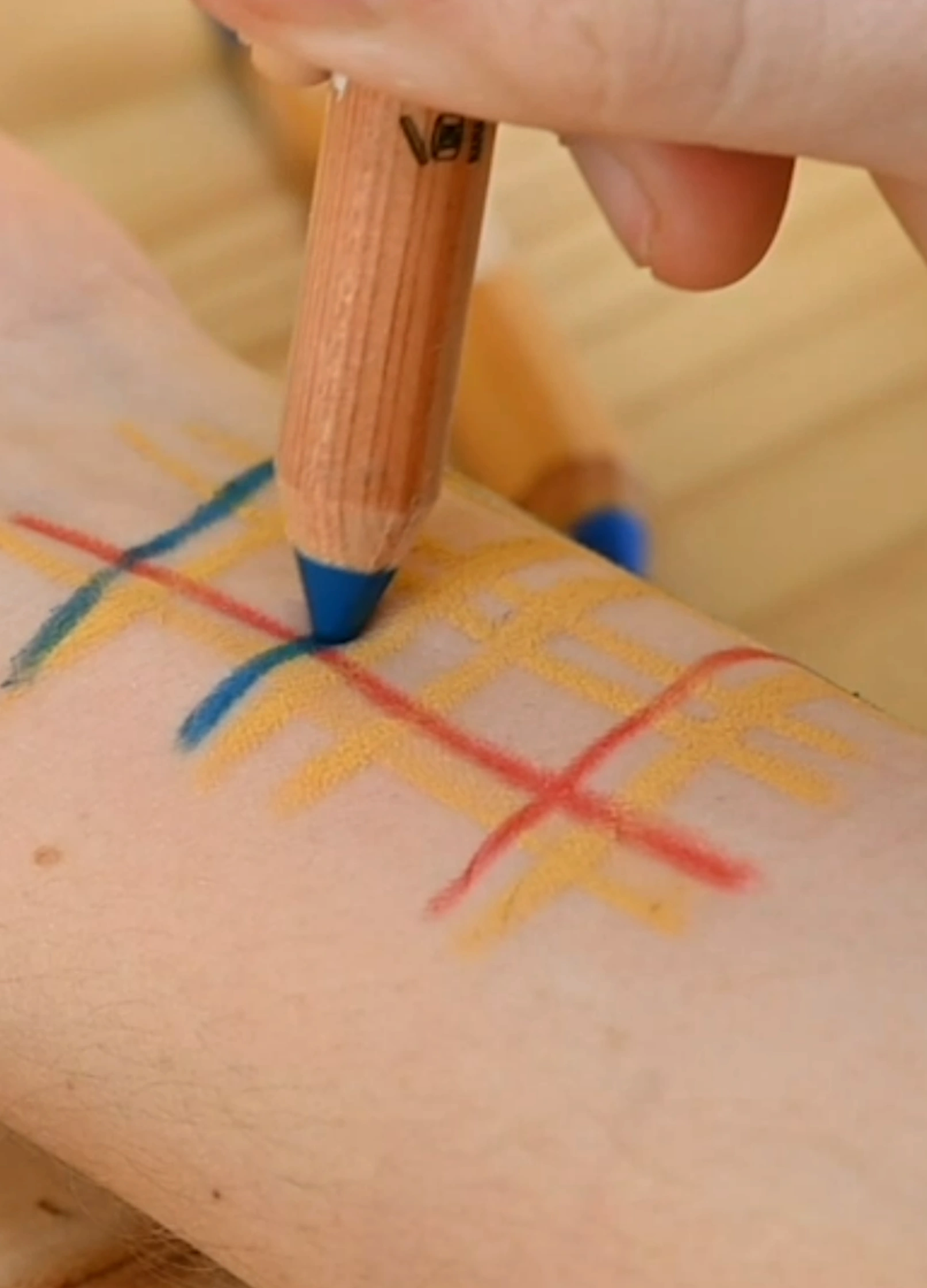 namaki-crayons-maquillage-jumbo-3-couleurs-centre-pompidou-x-namaki-mondrian image 3