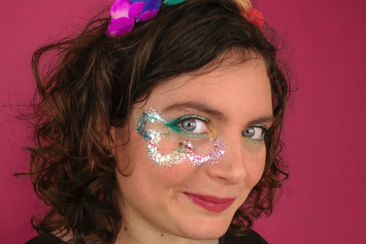si-si-la-paillette-baronne-du-dimanche-paillettes-visage-corps-et-cheveux-dor-ro image 5