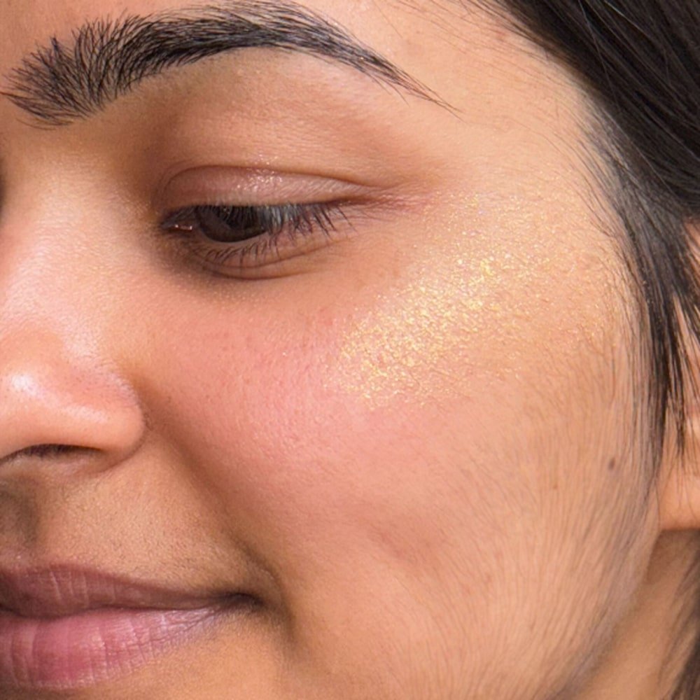 si-si-la-paillette-ultralighter-dor-highlighter-liquide-ultra-paillet-visage-et- image 4