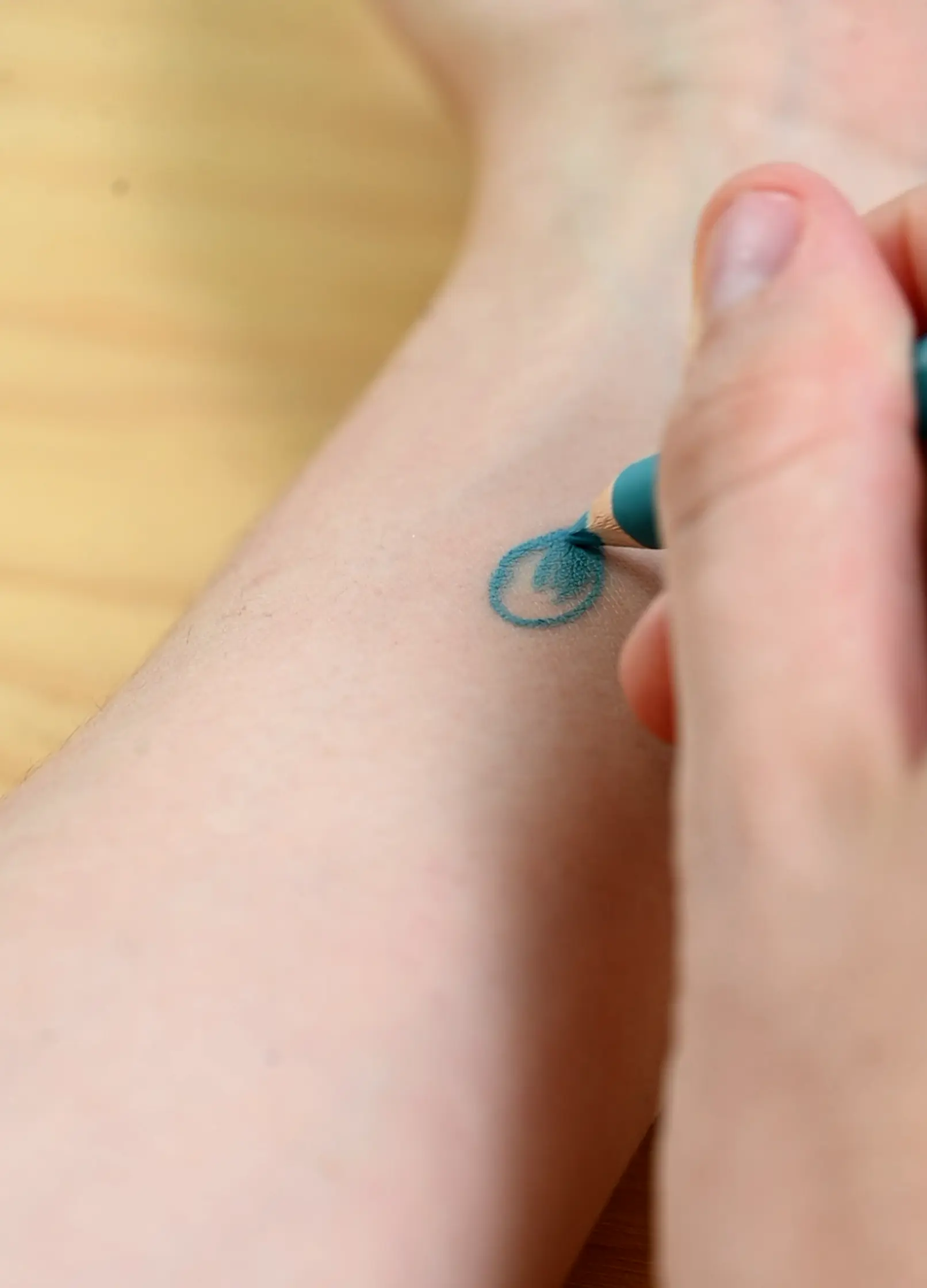 namaki-crayon-fin-face-painting-enfants-turquoise image 3