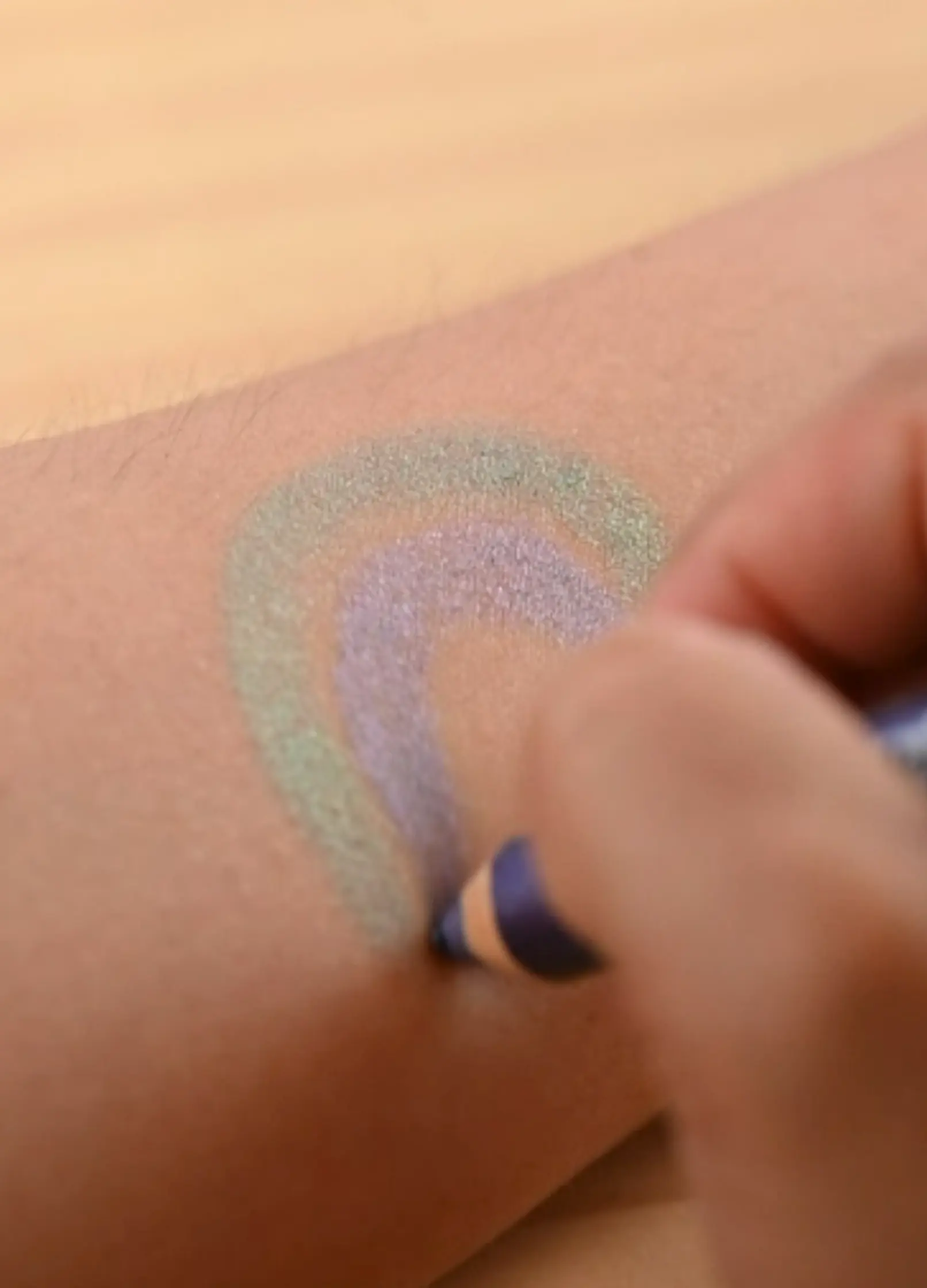 namaki-crayon-de-maquillage-paillet-pour-enfants-violet image 3