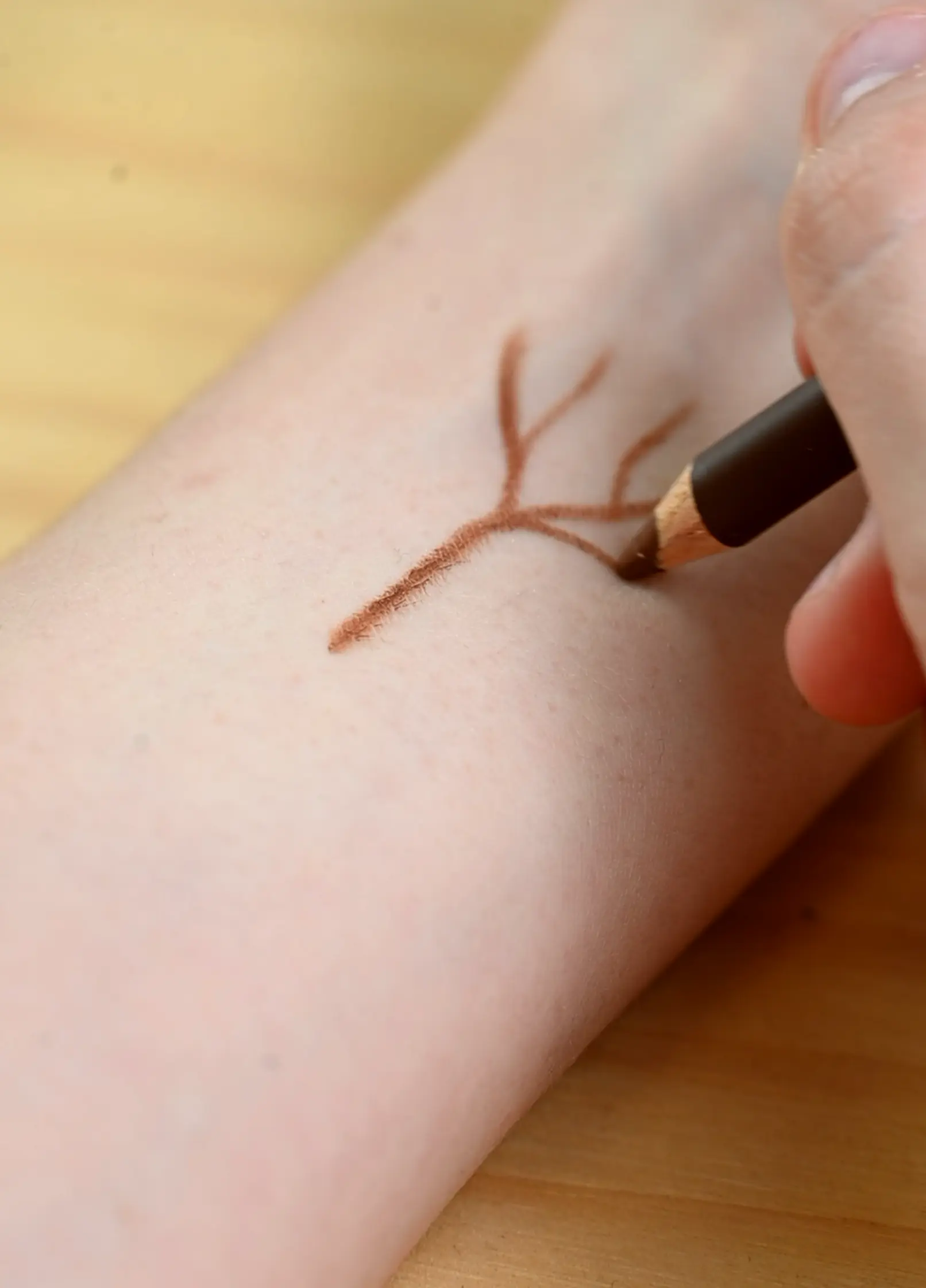 namaki-crayon-maquillage-fin-enfant-marron-bio image 3
